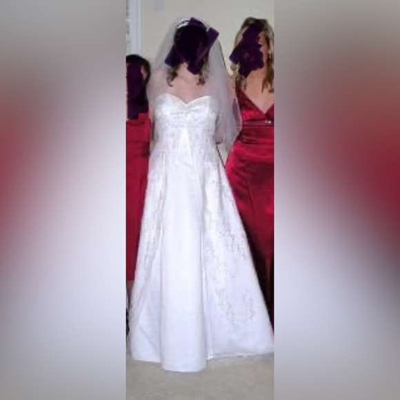 Davids Bridal Wedding -Size 14 tailored to a 10/12 - Picture 9 of 9